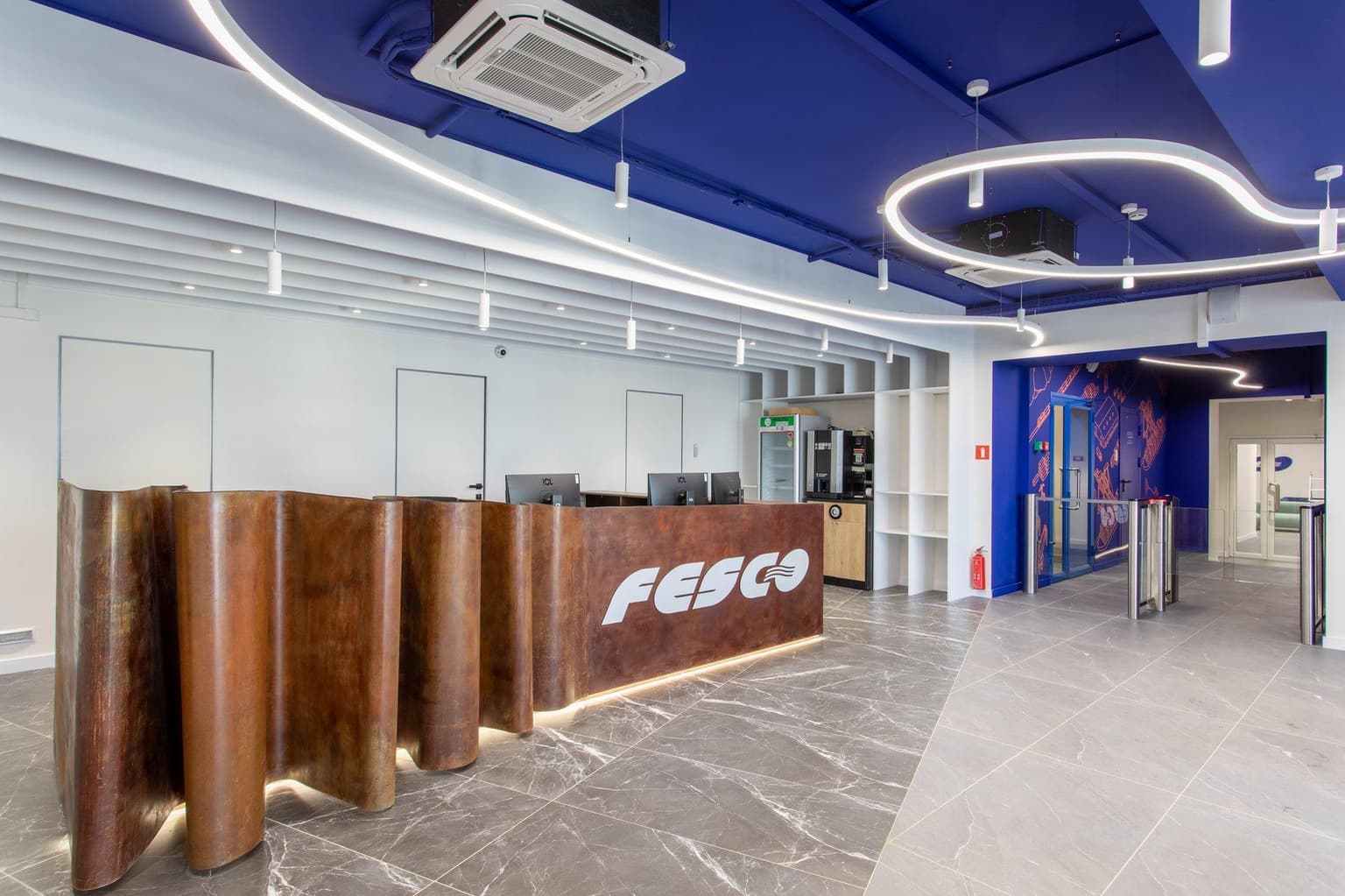 Офис FESCO, стойка ресепшн